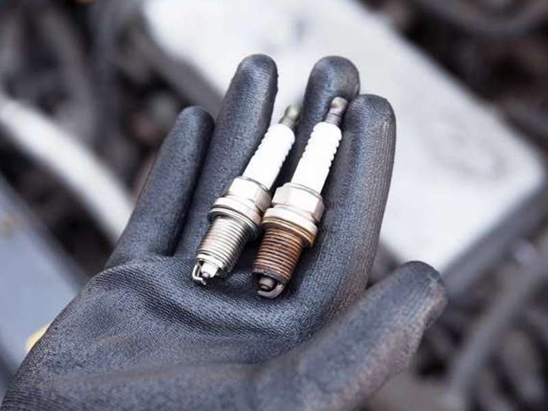Zündkerzen erzeugen den Funken